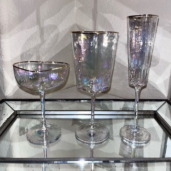 6-PIECE NEW HEART SHAPED IRIDESCENT
MARTINI/WINE/CHAMPAGNE/ GLASSES BUNDLE - Picture 10 of 14